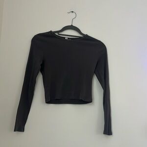 Long sleeves tight grey top basic